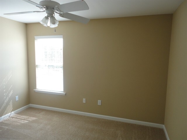 Building Photo - 10 Smokehouse Dr