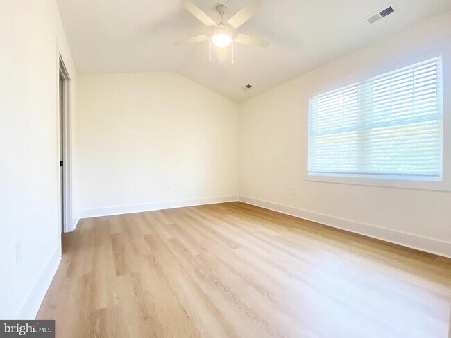 Building Photo - 556 Leesville Rd
