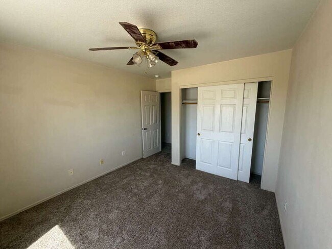 Building Photo - 10800 W Carousel Dr