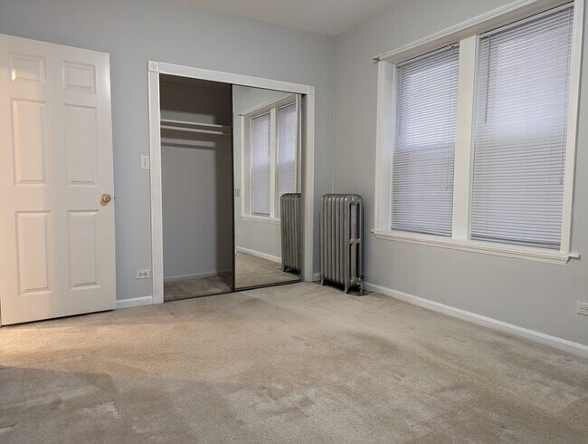 Building Photo - 5650 N Spaulding Ave