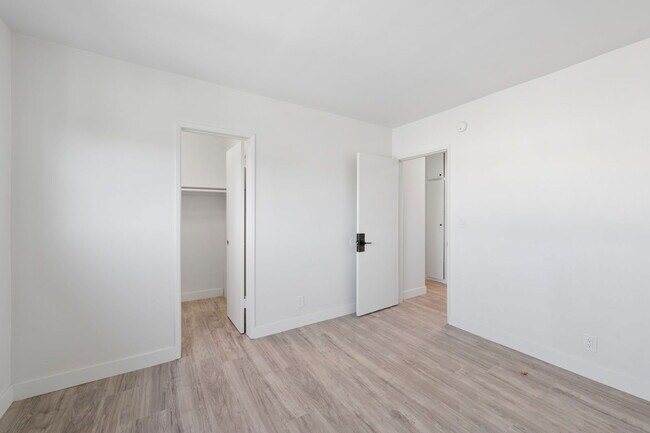 Building Photo - 6828 Fulton Ave