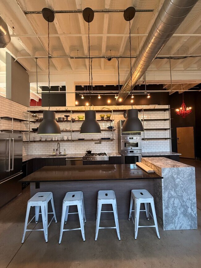 Building Photo - Fully Furnished!! Ready NOW! Sleek & Modern