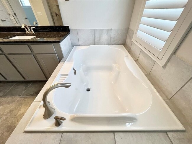 Building Photo - 4720 Vaughan St