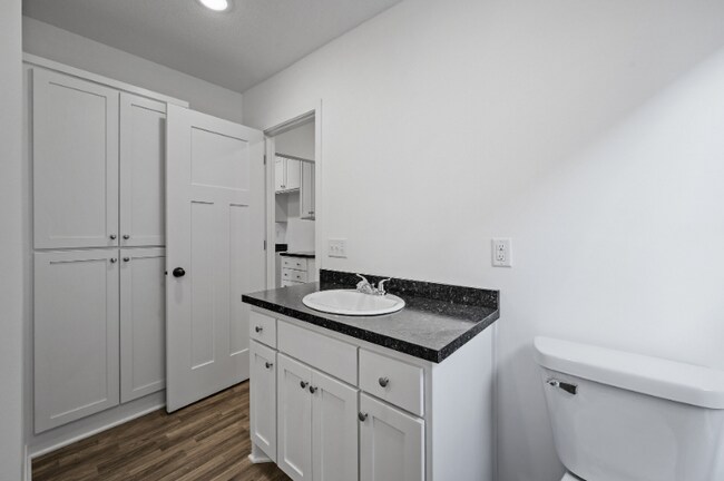 Building Photo - 3606 N Bryant Ave