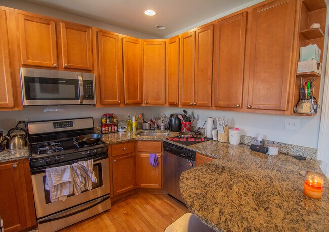 Building Photo - 2748 N Kostner Ave