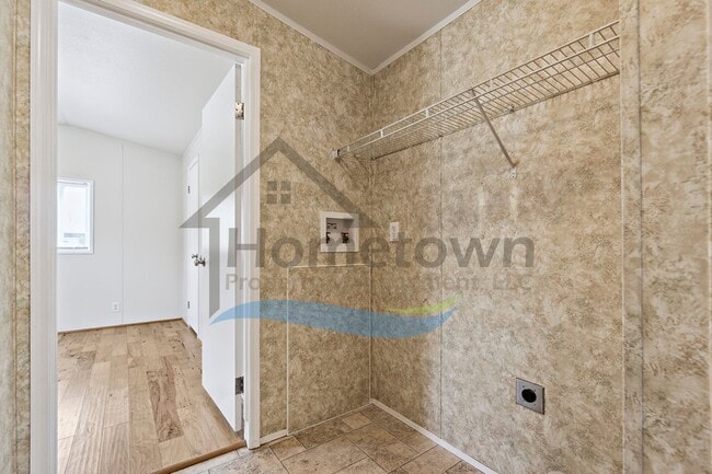 Building Photo - 5563 E Grove Ave