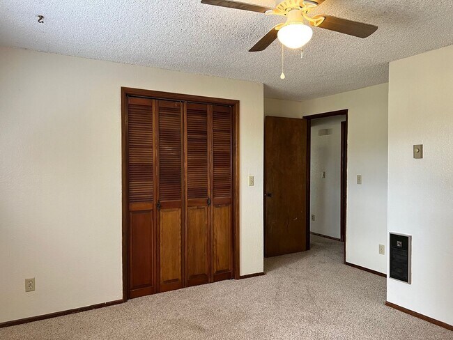 Building Photo - 38355-38385 Weirich Dr