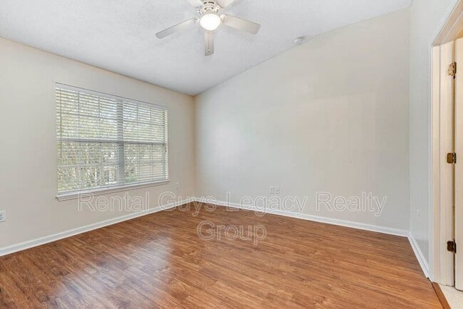 Building Photo - 5868 Pavilion Dr
