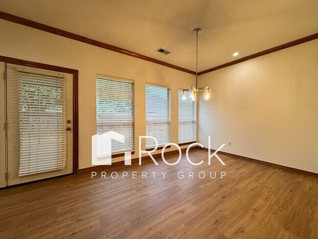 Building Photo - Charming 3-Bed 3-Bath Home with Tornado Shelter & Generator