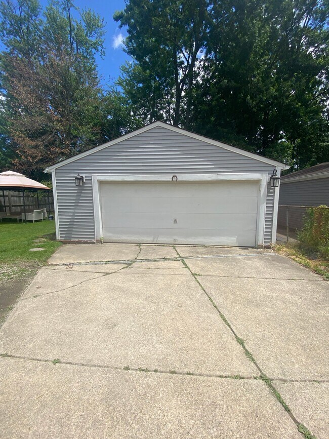 Building Photo - 4885 Lear Nagle Rd