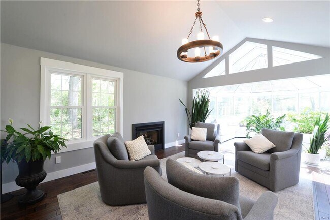 Building Photo - 1306 S Geyer Rd