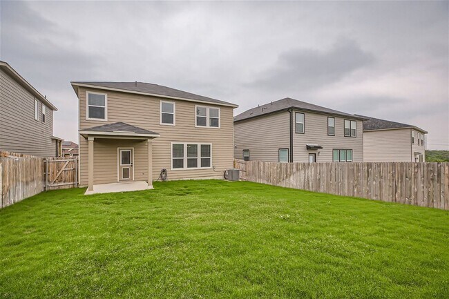 Building Photo - 4 bedrooms, loft, office, open floor plan ...