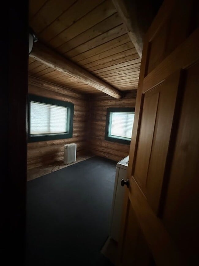 Building Photo - Spacious 3BD + Loft Log Home in June Lake | 2,200 SF | Rustic Charm & Privacy – $3,200/Month