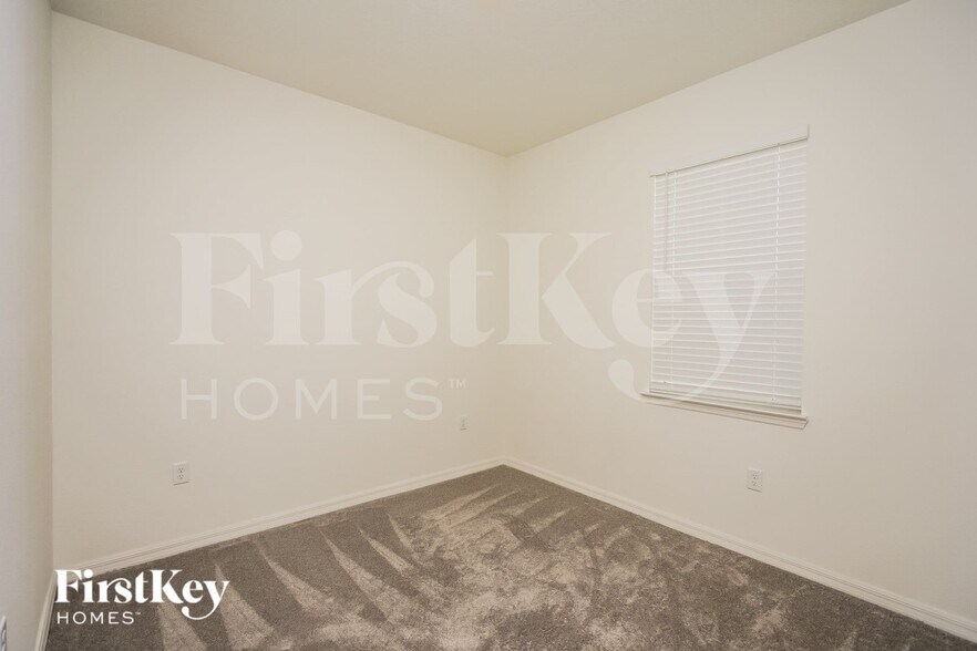 Building Photo - 336 Corbel Ln