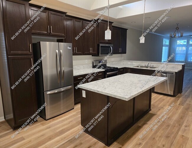 Building Photo - 305 W Sherwood Blvd