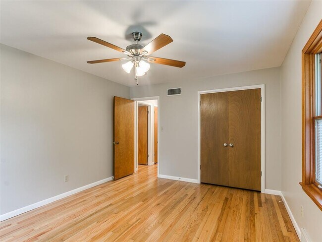 Building Photo - 1214 Cruce St