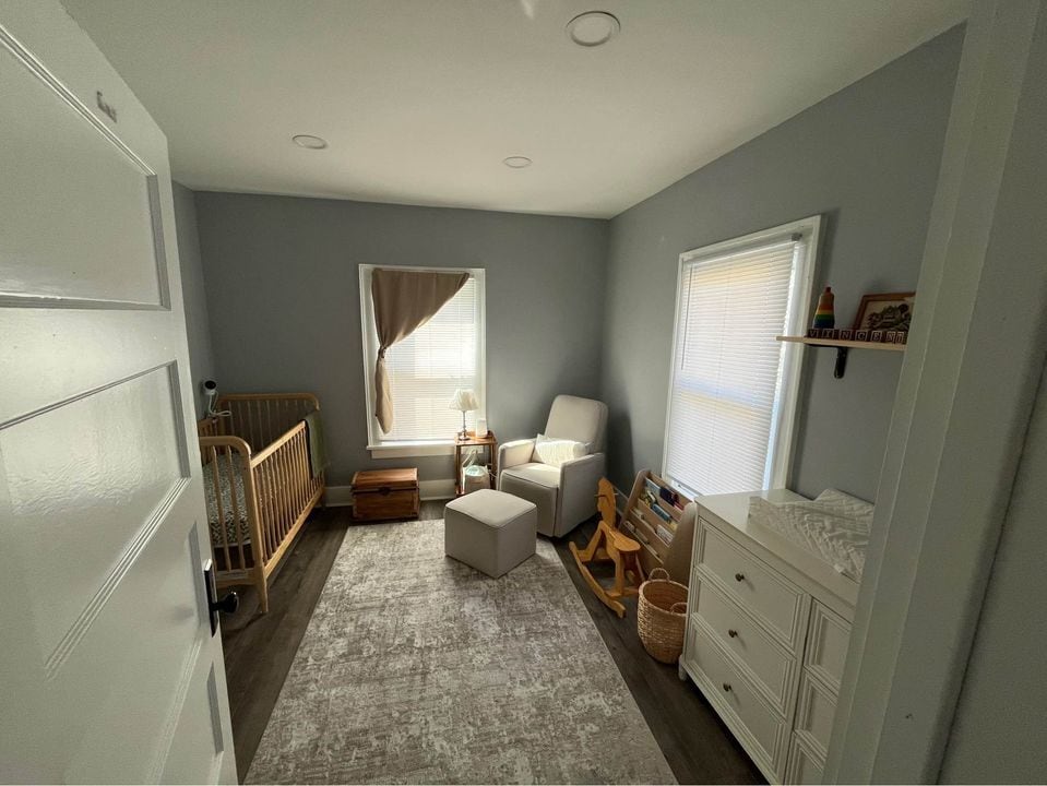 Building Photo - 806 W Broadway St