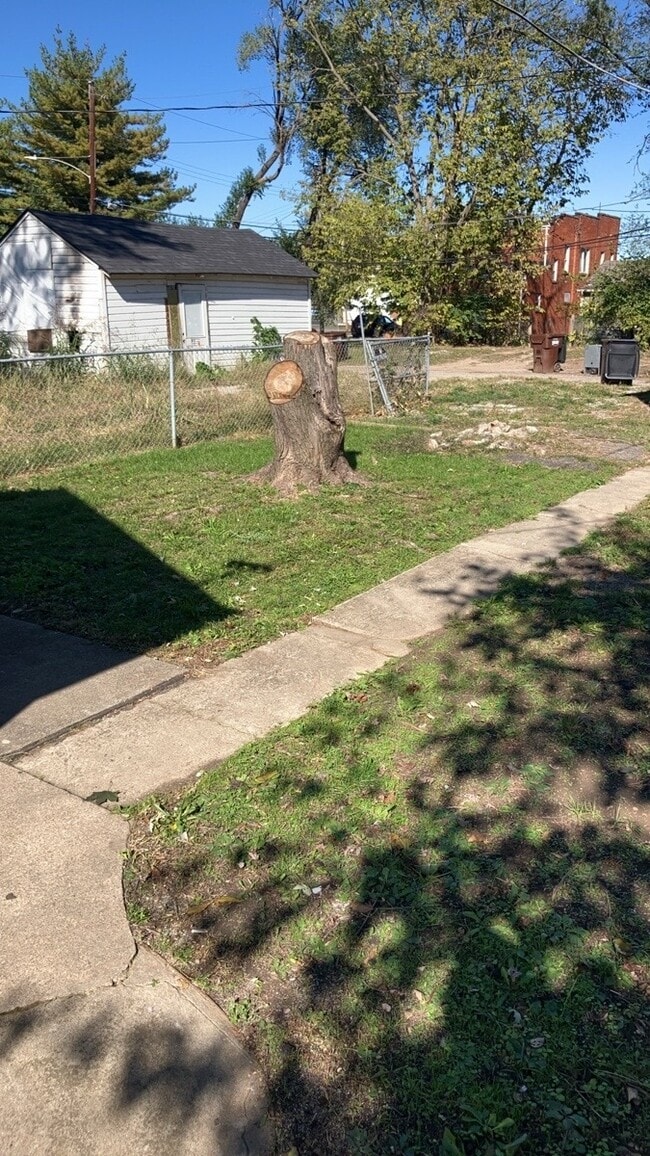 Building Photo - 1505 Lawn Ave