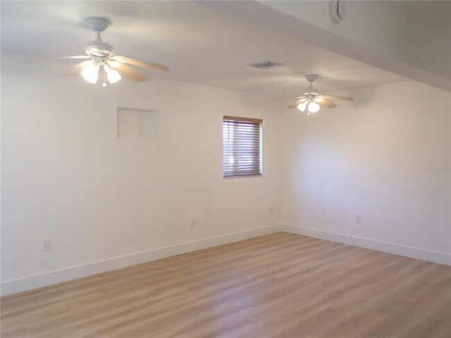 Building Photo - 179 Maria Ct