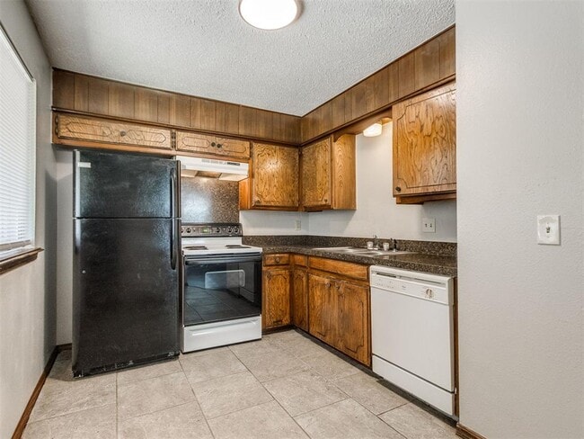 Building Photo - 821 Russell Cir