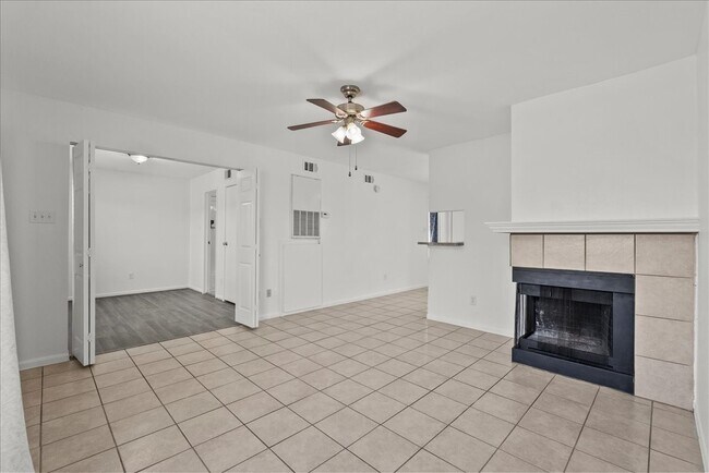 Building Photo - 3506 Cove View Blvd