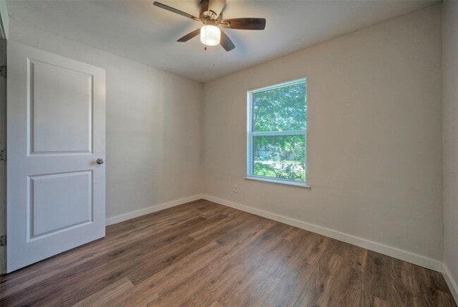 Building Photo - 7005 E Meadow Bend Dr