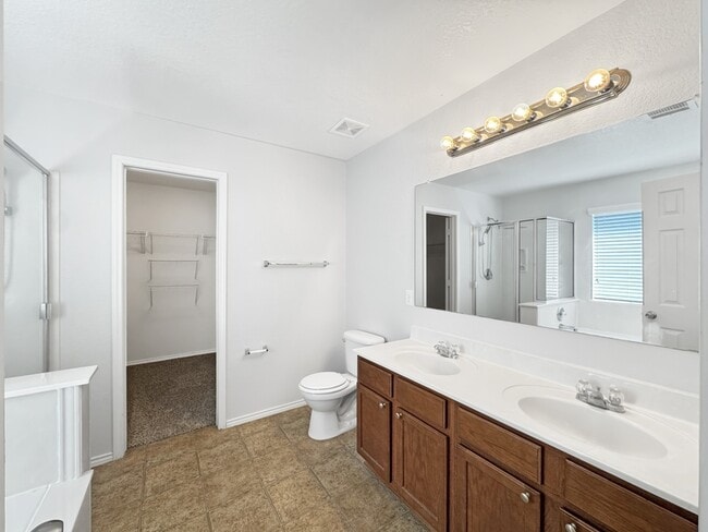 Building Photo - 8139 Ashwood Pointe