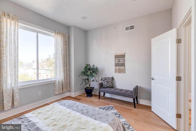 Building Photo - 2636 Latona St