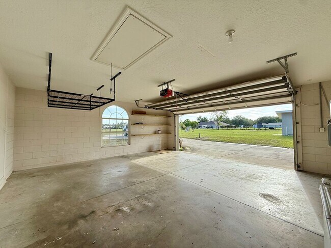 Building Photo - 11400 Lovers Ln