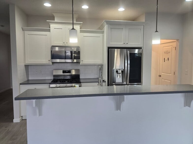 Building Photo - 173 N 7th Ave