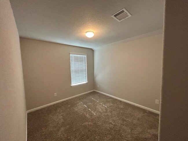 Building Photo - 3207 Sumac Dr