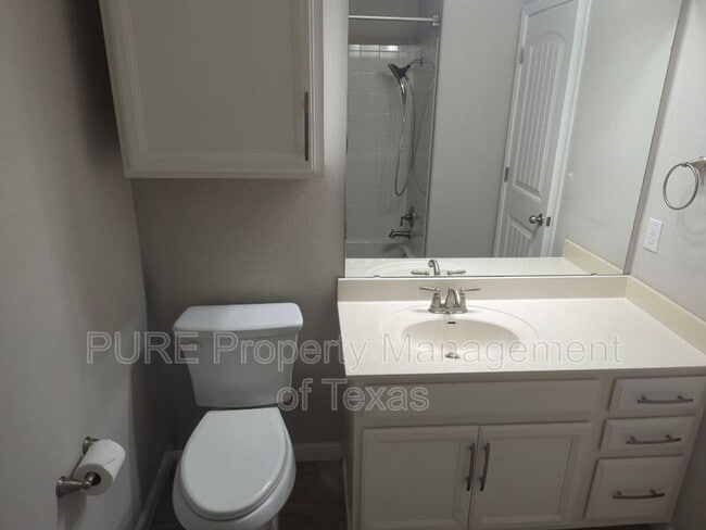 Building Photo - 13400 Briarwick Dr