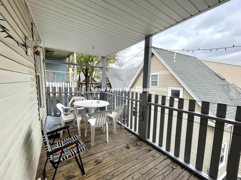 Building Photo - 42 Hillside St