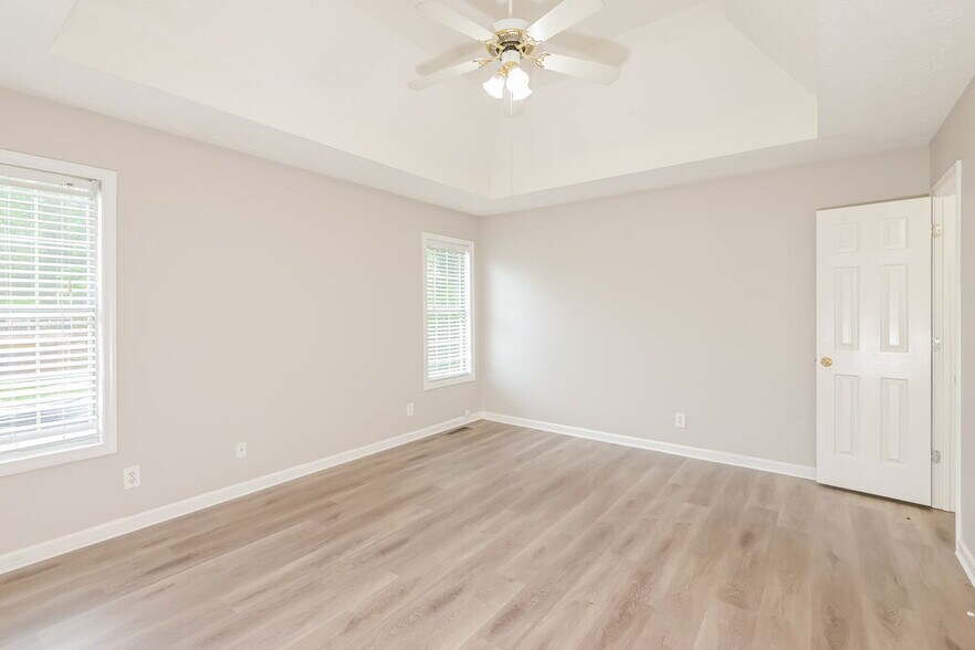 Building Photo - 9385 Eagles Landing Dr