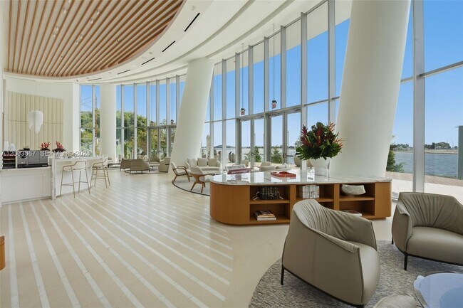 Building Photo - 175 SE 25th Rd