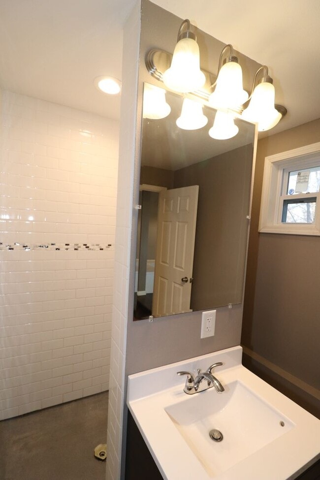 Building Photo - Family home for rent!