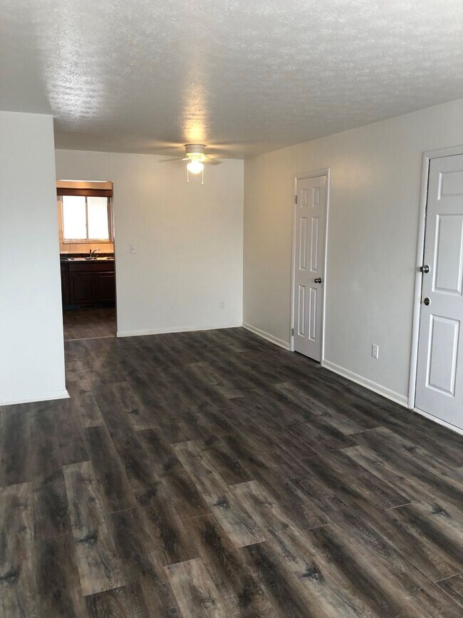 Building Photo - LMB-Stow Apts, LLC  for First Prop II..