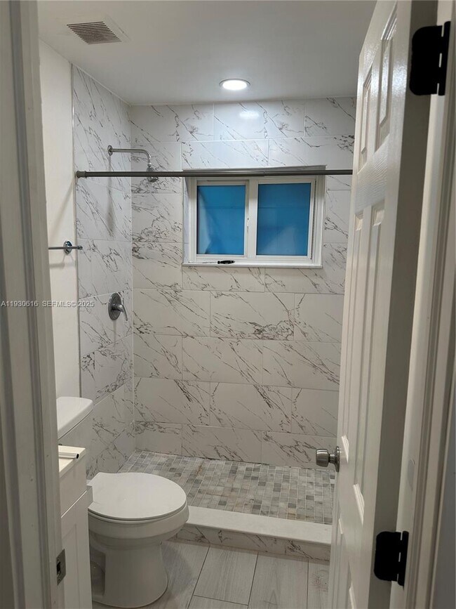 Building Photo - 1300 Dunad Ave