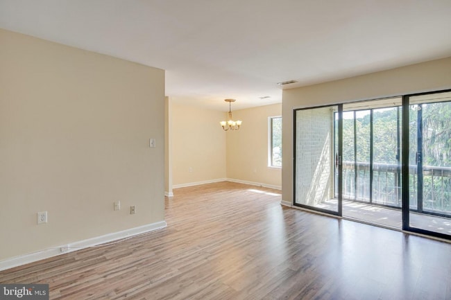 Building Photo - 10564 Twin Rivers Rd