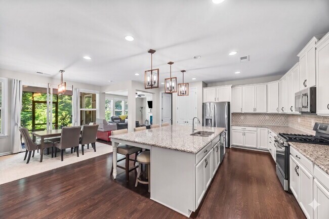 Building Photo - Amenity-Rich Neighborhood!