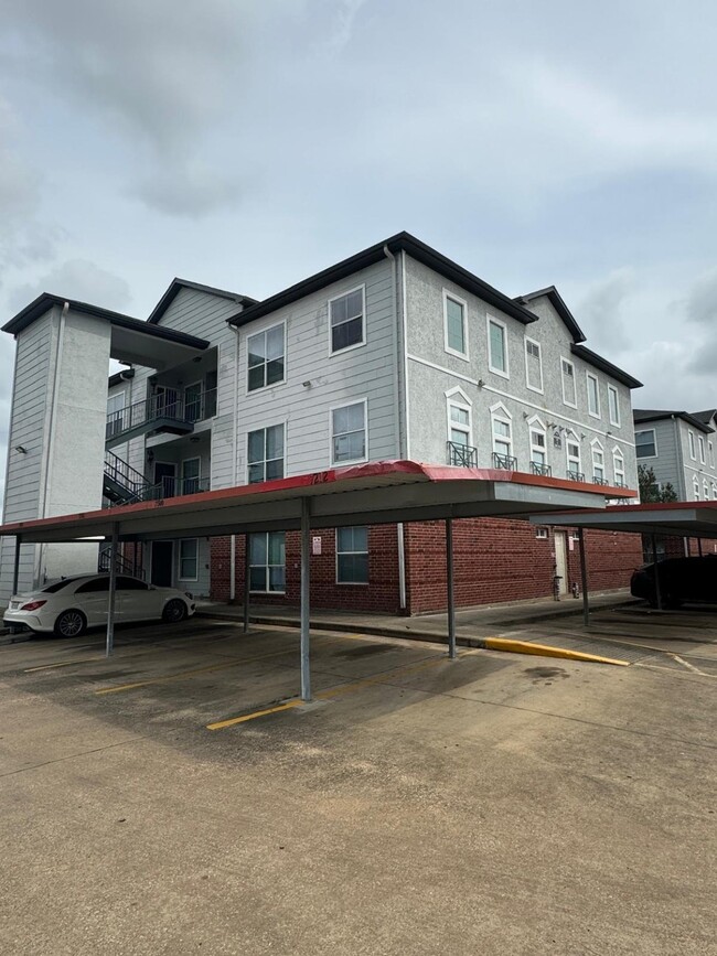Building Photo - 6289 Wilcrest Dr