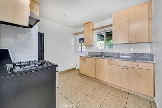 Building Photo - 14235 Sylvan St