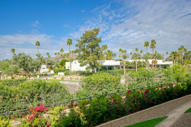 Building Photo - 6166 N Scottsdale Rd