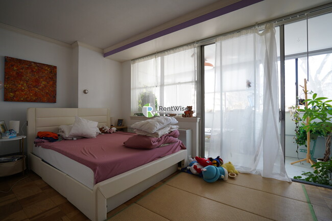 Building Photo - 6 Whittier Pl