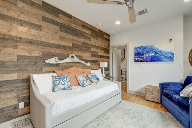 Building Photo - 2608 Del Curto Rd