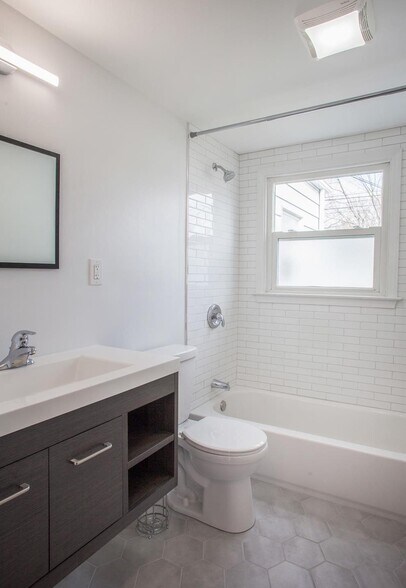 Bathroom - Main Floor - 2223 Coy St