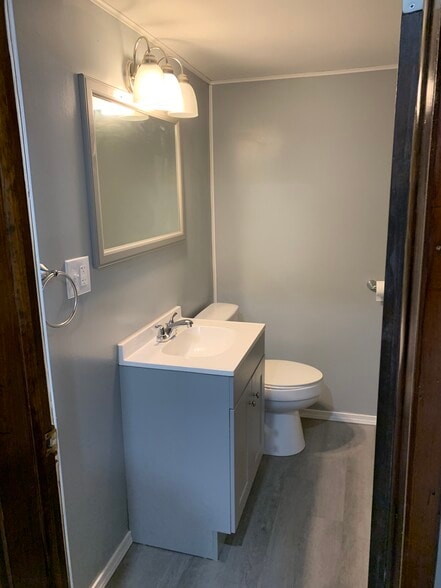 Building Photo - 23 Hakes Ave