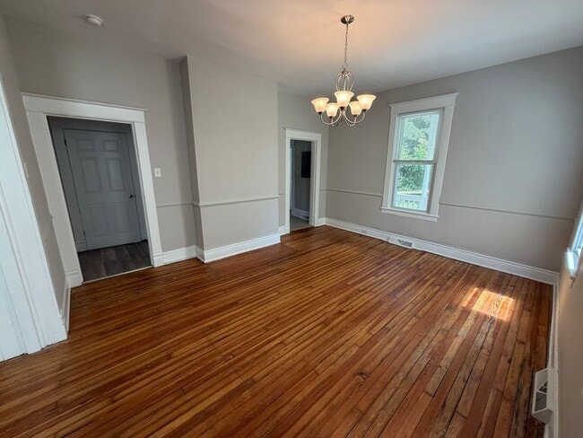 Building Photo - Charming 4bdrm/1.5bth Home Located in Richmond's North Highland Park w/Balcony!!