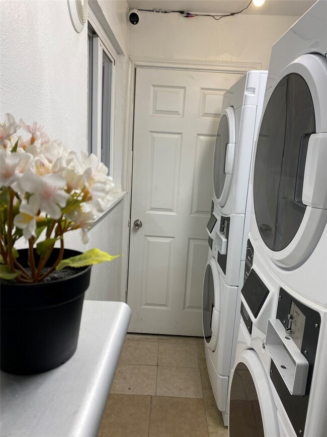 Building Photo - 8810 Ilona Ln