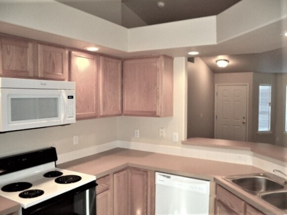 Building Photo - 10513 W Hazelwood Dr